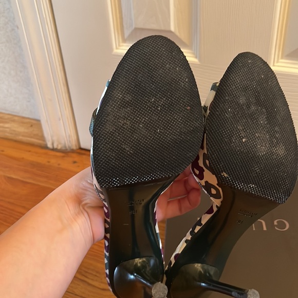 Gucci silk pumps size 9 comes with original box and spare pieces for heels - Picture 5 of 7
